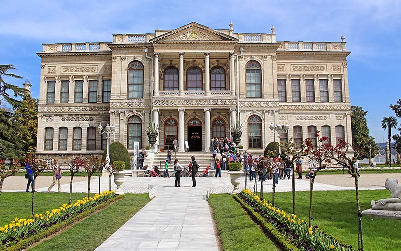 Keindahan Sejarah Taman Istana Dolmabahçe di Turki